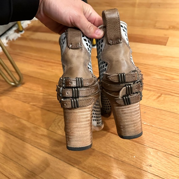 Freebird Benni Booties - Picture 7 of 8